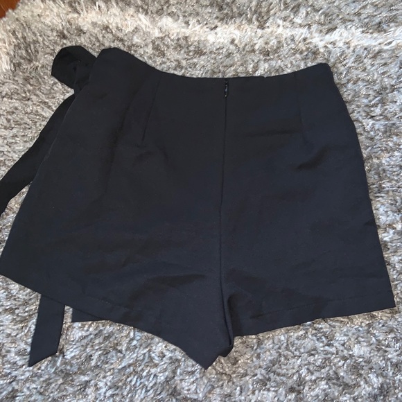 Black skort tie knot - Picture 2 of 7